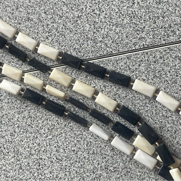 Vintage Black & White Flat Plastic Bead Necklace 27” - Picture 5 of 7